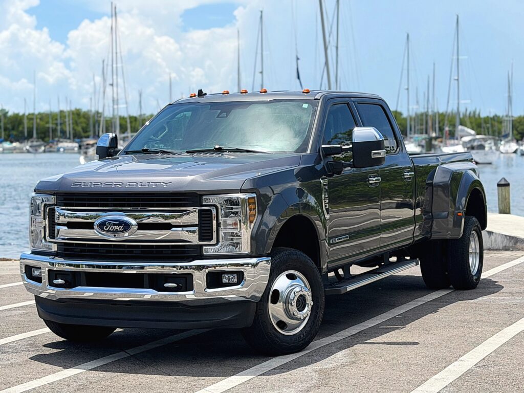 2019 FORD F-350 •Lariat Cab & Chassis 4D