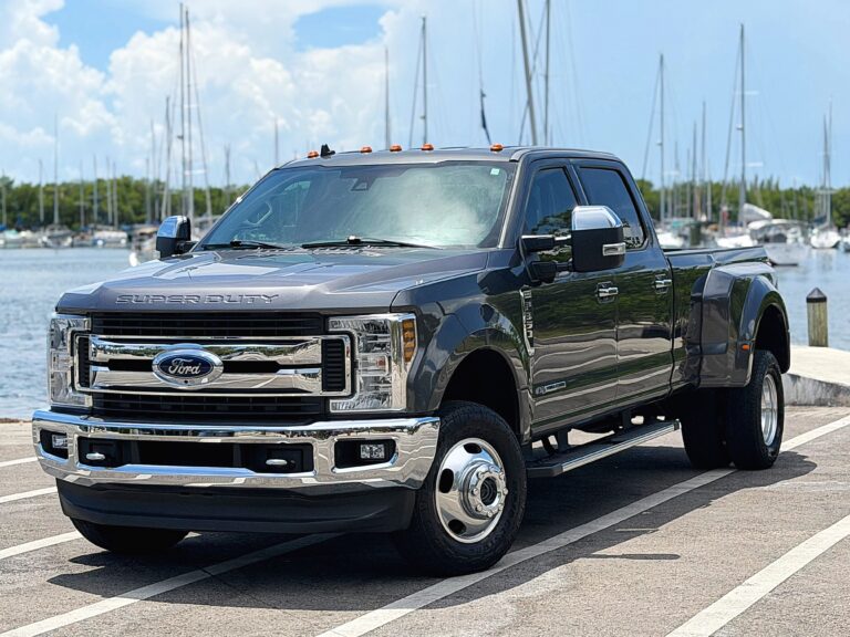 2019 FORD F-350 •Lariat Cab & Chassis 4D